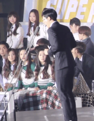 유느님으로 대동단결한 아이돌들.gif | 인스티즈