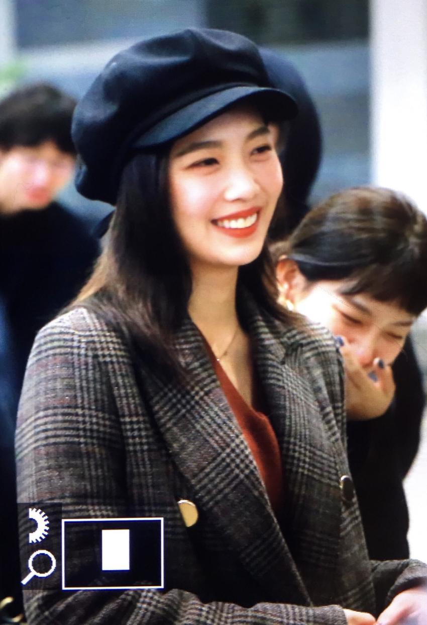 오전에 따숩게 옷 챙겨입고 출국한 레드벨벳 공항 프리뷰 | 인스티즈