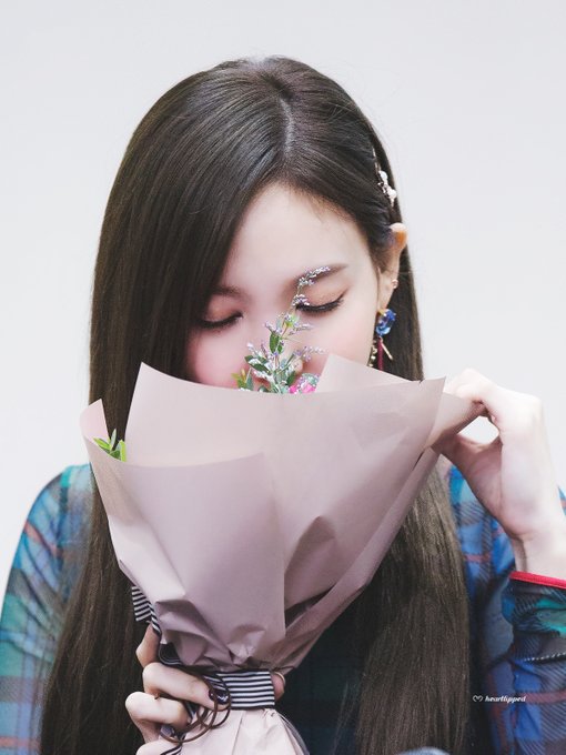 또 레전드 찍은 뮤직뱅크 나연이 | 인스티즈