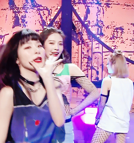 그물망에 포박당한 뮤뱅 레드벨벳 조이.gif | 인스티즈