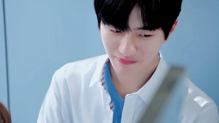 기억해..? 복도에서 떠들다.. 같이 혼나던 우리 둘... 기억 조작이 따로 없는 하이틴 웹드 | 인스티즈