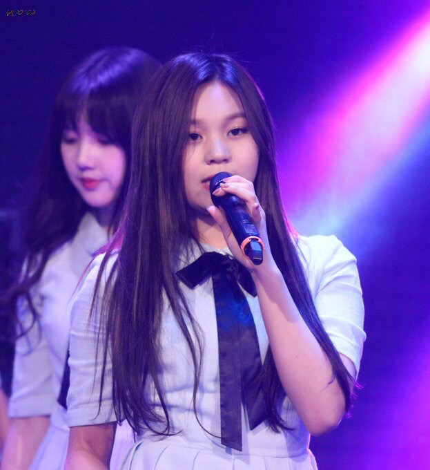 [여자친구] 전에 다친 발목이 많이 좋아져서 엄지 | 인스티즈