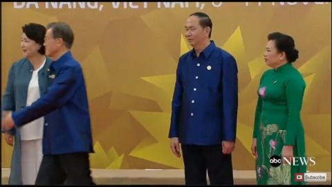 11/10 APEC 갈라 만찬에 참석한 문재인 대통령 | 인스티즈