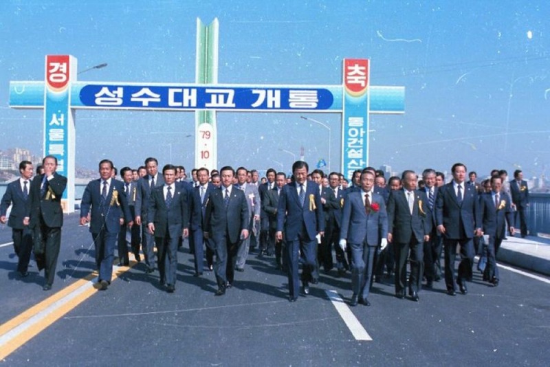 1979년 성수대교 개통식 사진과 15년 뒤 | 인스티즈