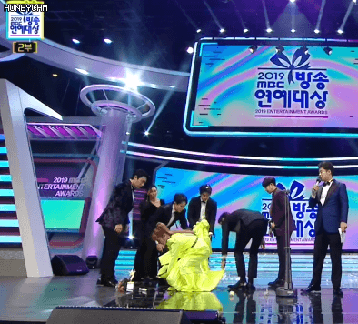 연예대상 수상 공약 실천하는 박나래 | 인스티즈