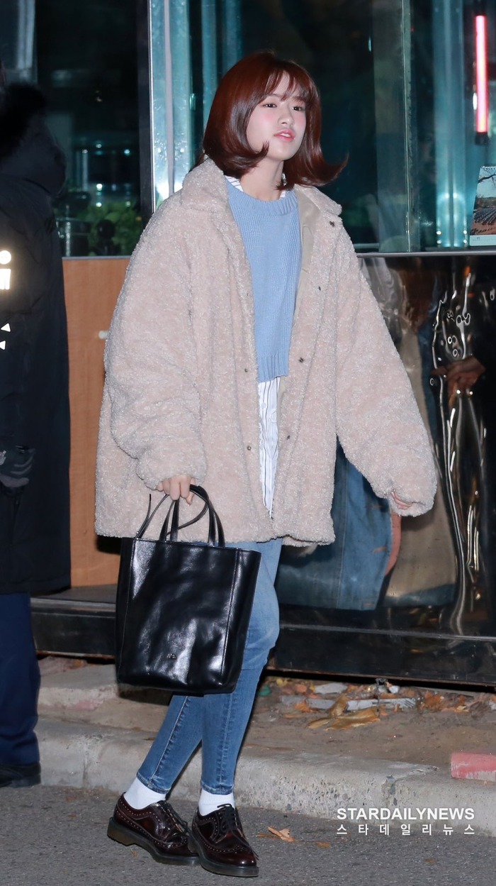 어젯밤 늦게까지 콜라 사이다 말아 마신듯한 아이즈원 출근길 사진.jpg | 인스티즈